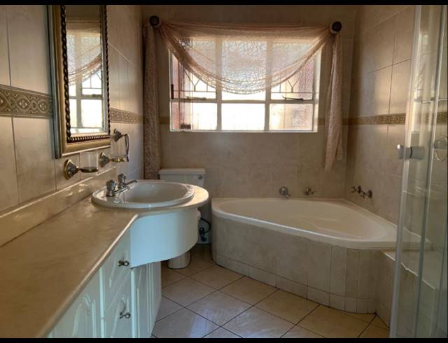 4 BEDROOM HOUSE FOR SALE IN GLENVISTA
